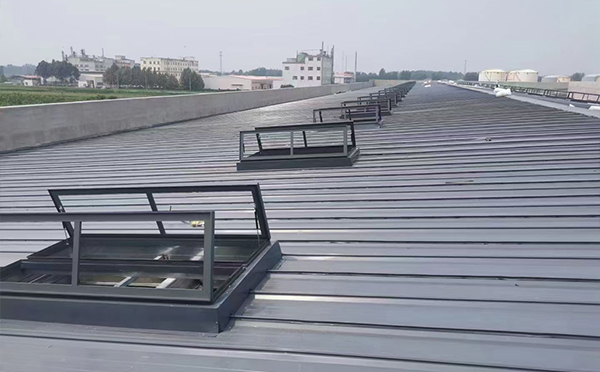 某中学室内体育馆叶城排烟窗改造项目