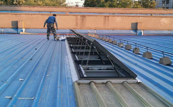 某区域性物流仓储中心叶城排烟窗系统安装项目